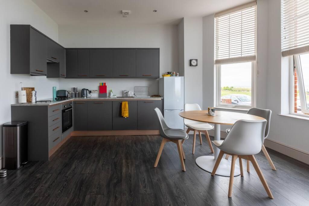Waves@Walpole - 2 Bed Flat With Amazing Sea Views Margate Exterior foto