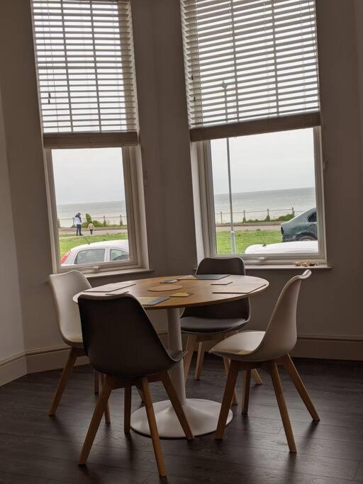 Waves@Walpole - 2 Bed Flat With Amazing Sea Views Margate Exterior foto